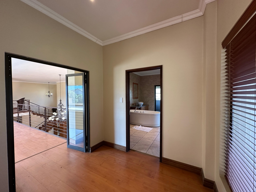 5 Bedroom Property for Sale in Xanadu Eco Park North West